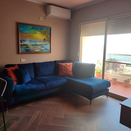 Maksimilian Apartament Durres Luaran gambar