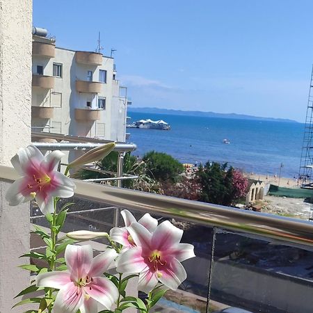 Maksimilian Apartament Durres Luaran gambar