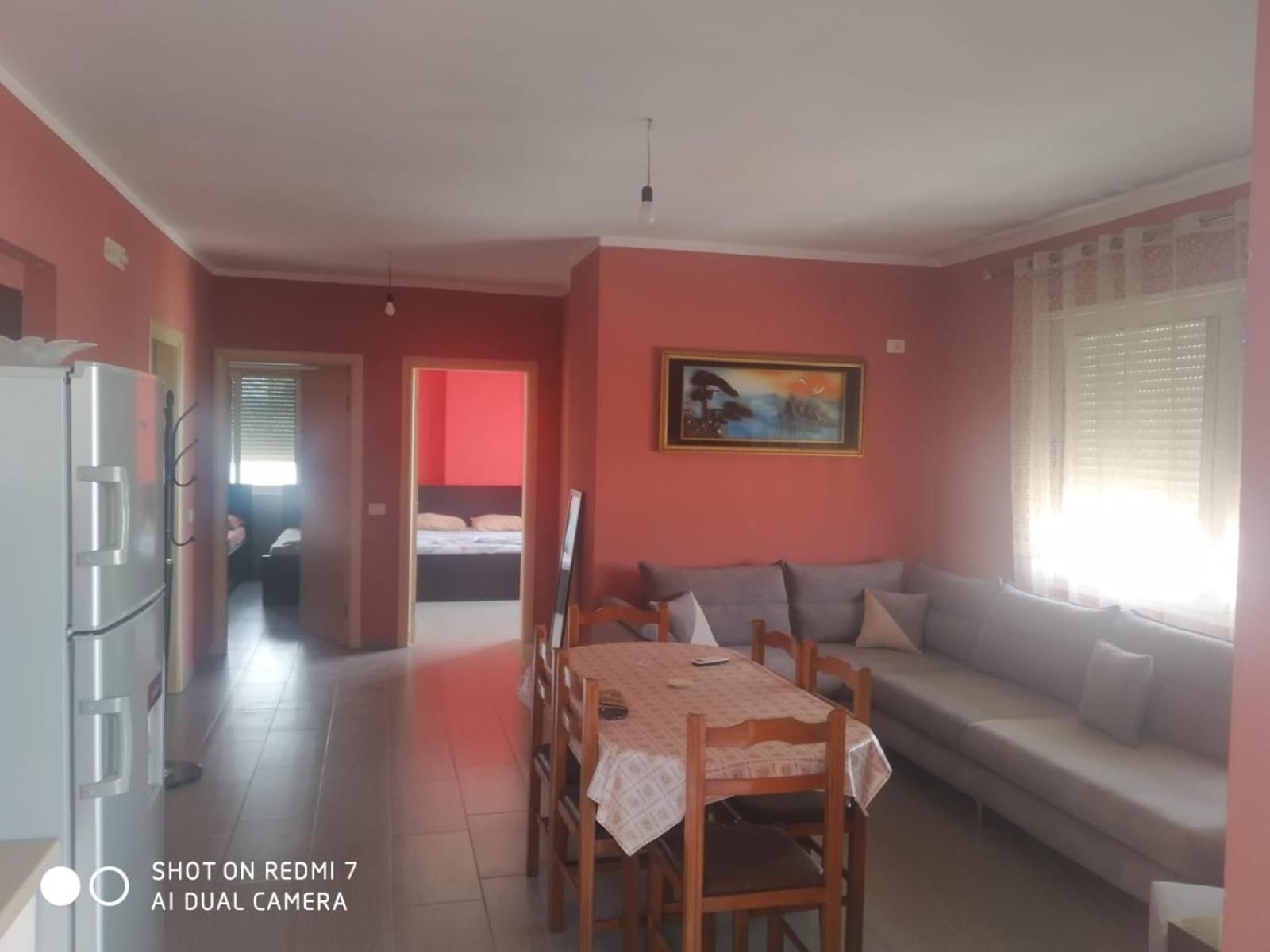 Maksimilian Apartament Durres Luaran gambar