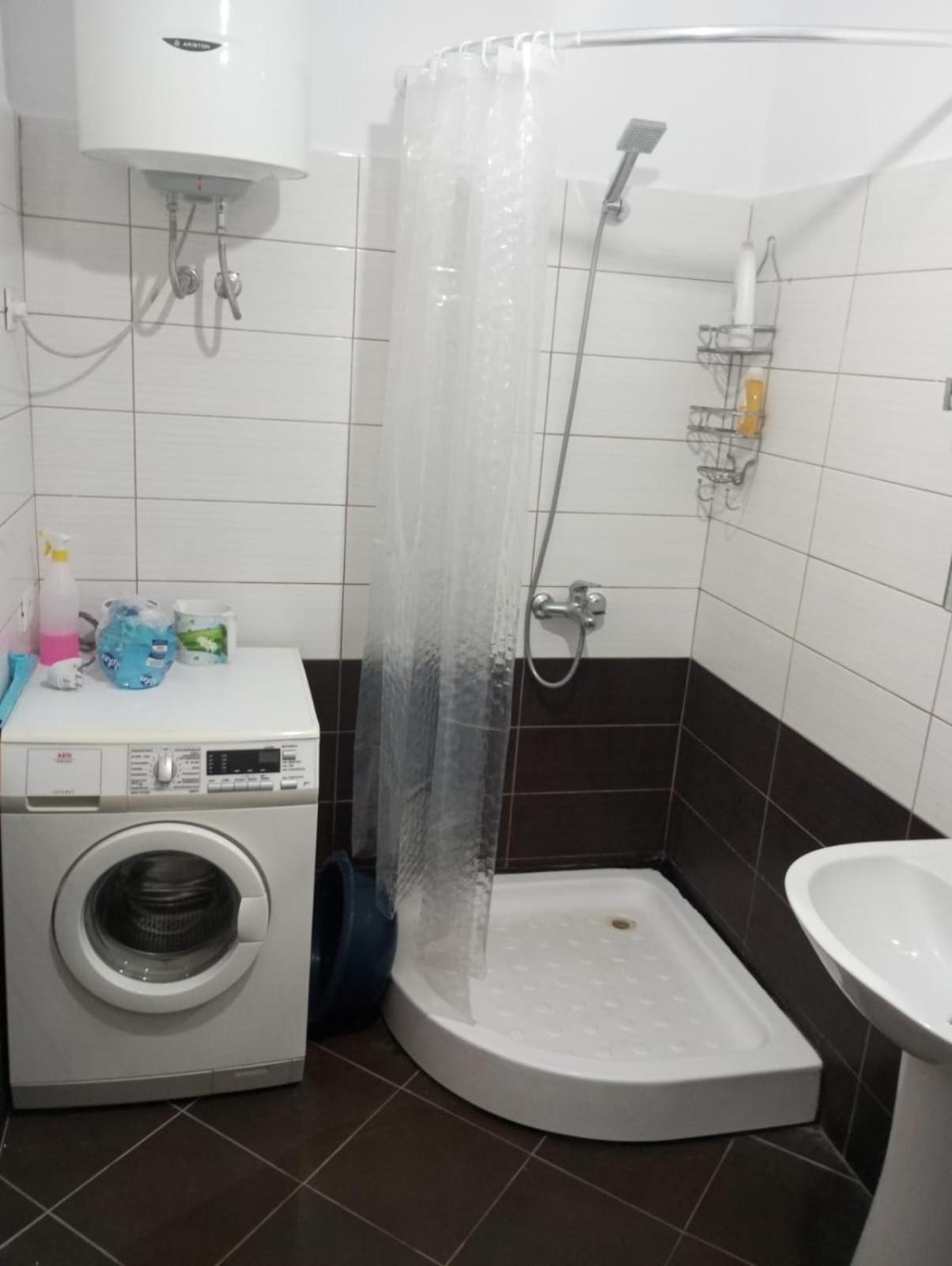 Maksimilian Apartament Durres Luaran gambar
