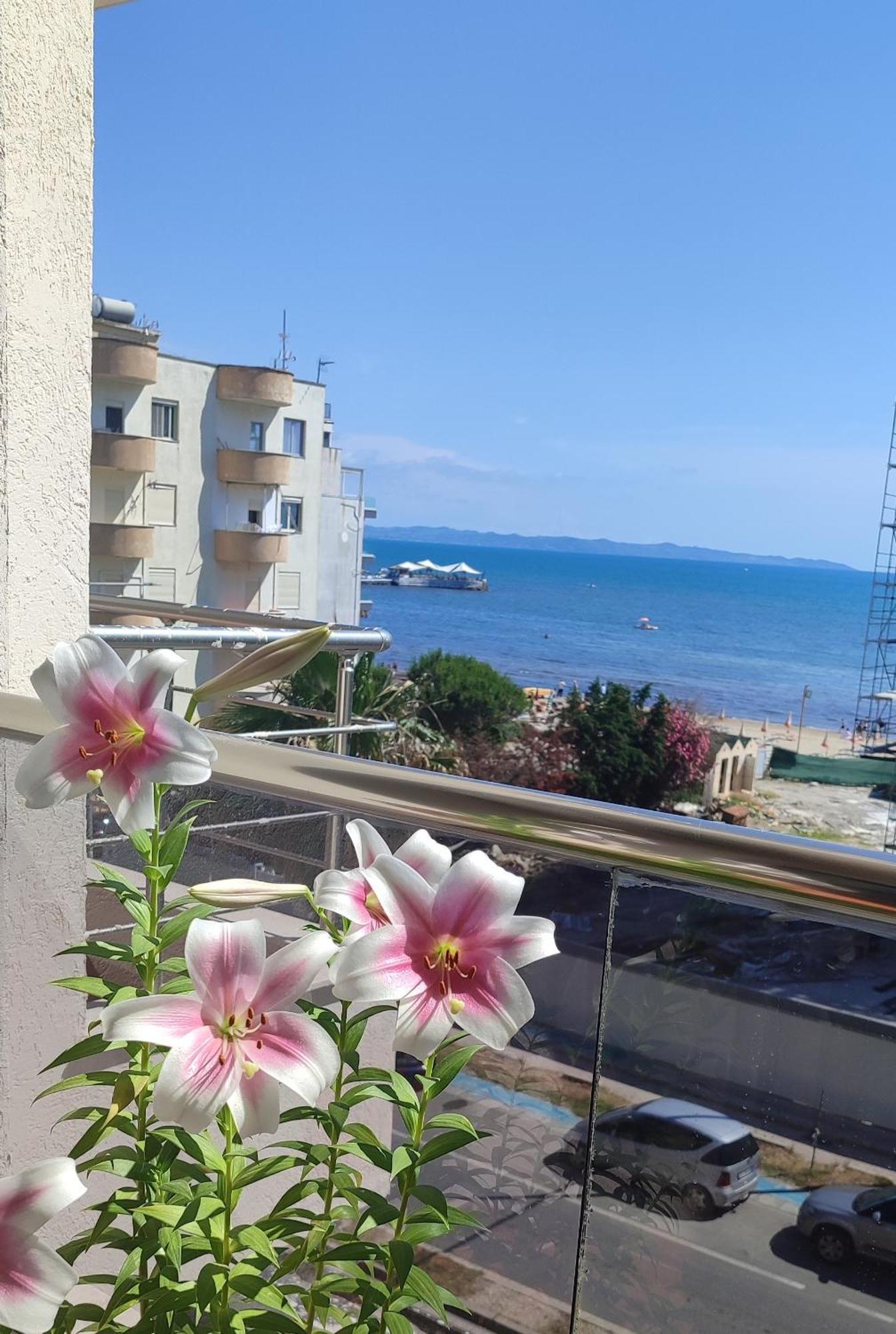 Maksimilian Apartament Durres Luaran gambar