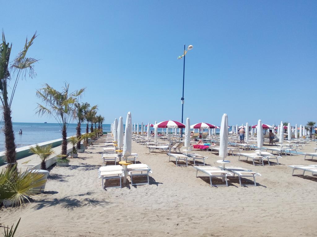 Maksimilian Apartament Durres Luaran gambar