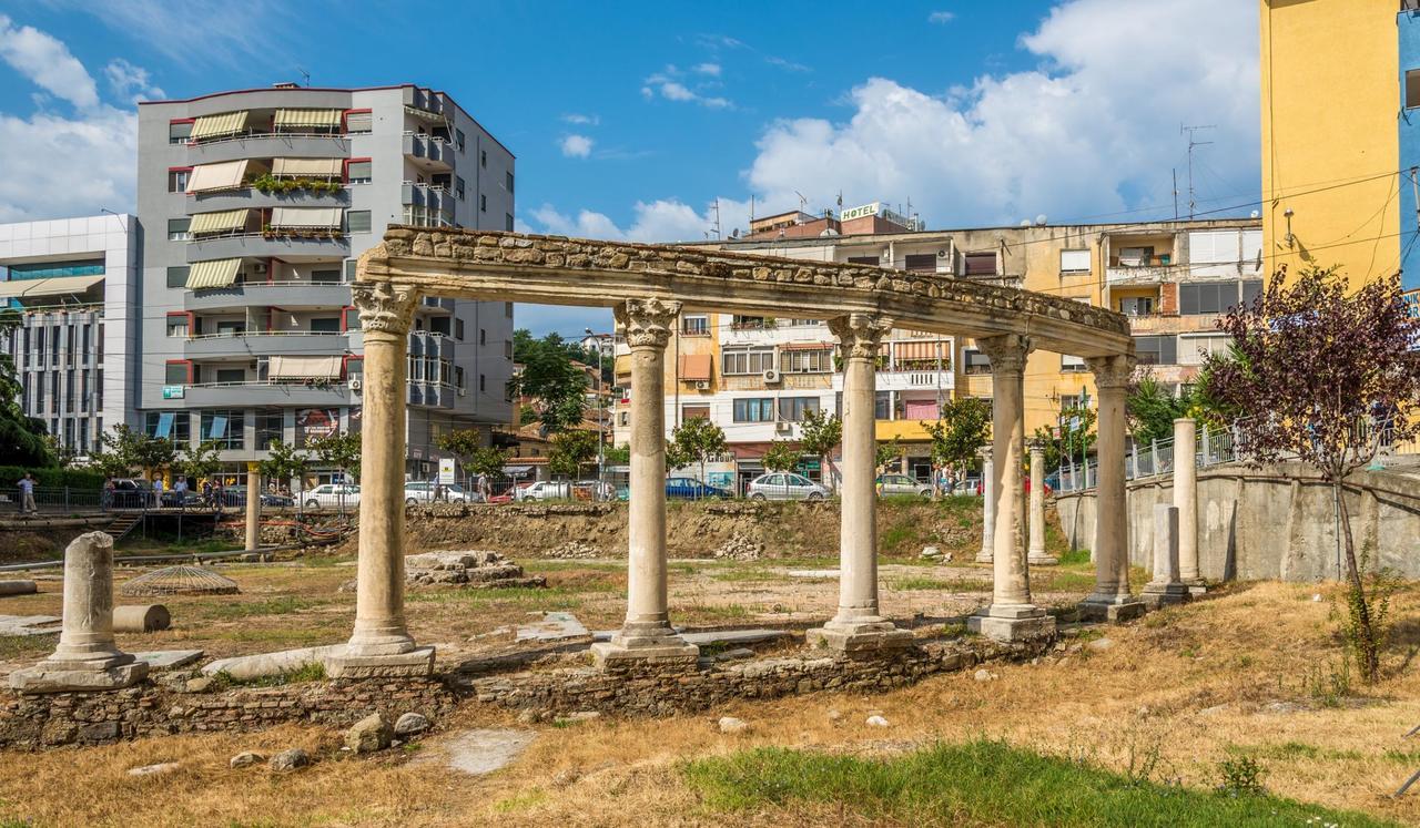 Maksimilian Apartament Durres Luaran gambar