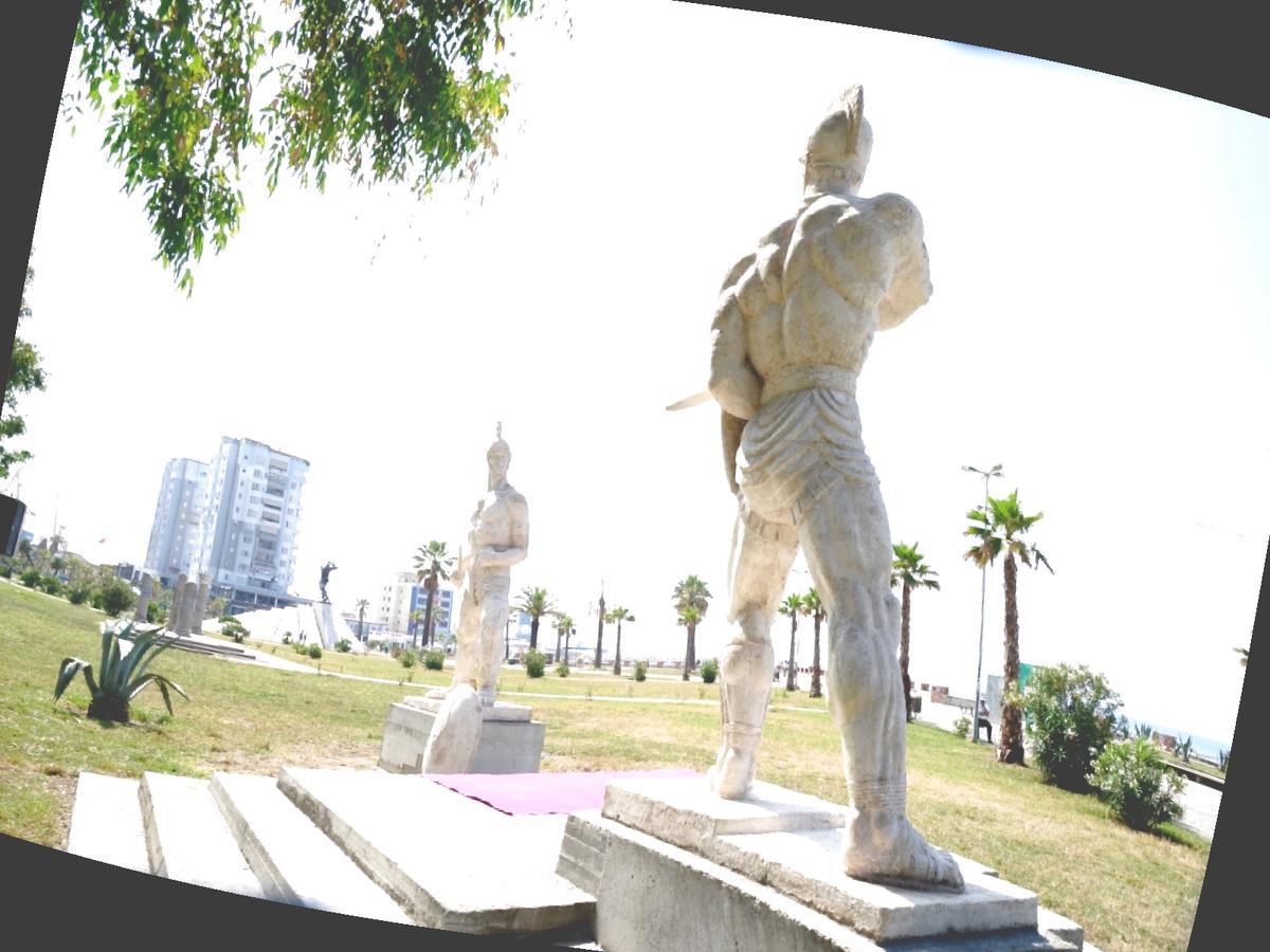 Maksimilian Apartament Durres Luaran gambar
