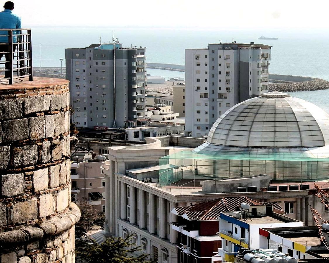 Maksimilian Apartament Durres Luaran gambar