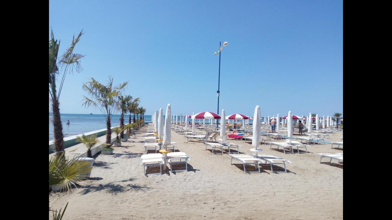 Maksimilian Apartament Durres Luaran gambar