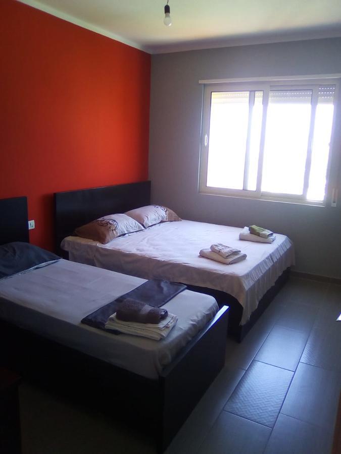 Maksimilian Apartament Durres Luaran gambar