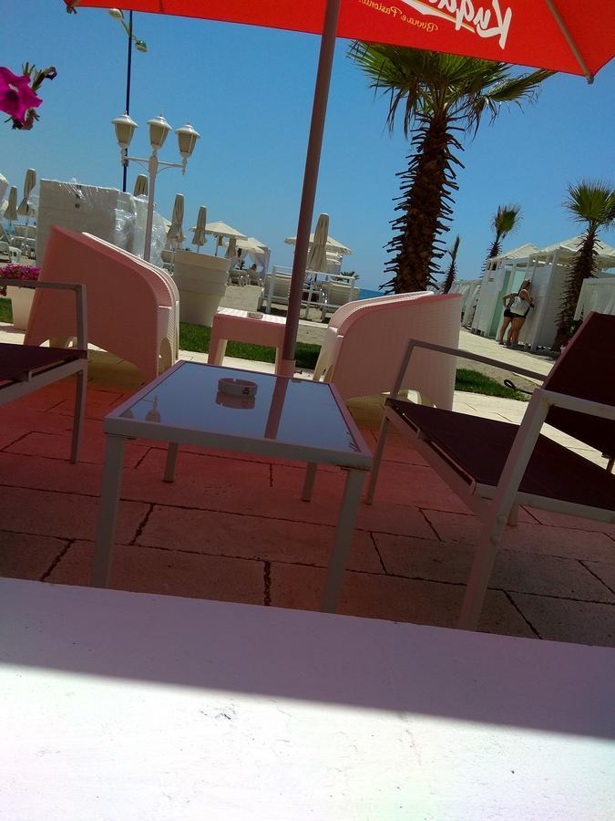 Maksimilian Apartament Durres Luaran gambar