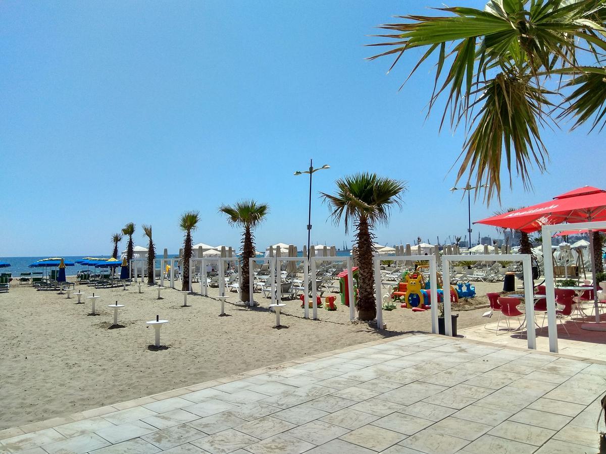 Maksimilian Apartament Durres Luaran gambar